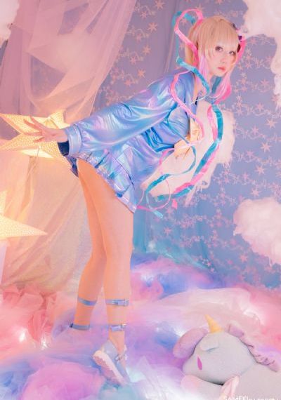 日韩精品在线视频女帝薰子_720免费电视剧